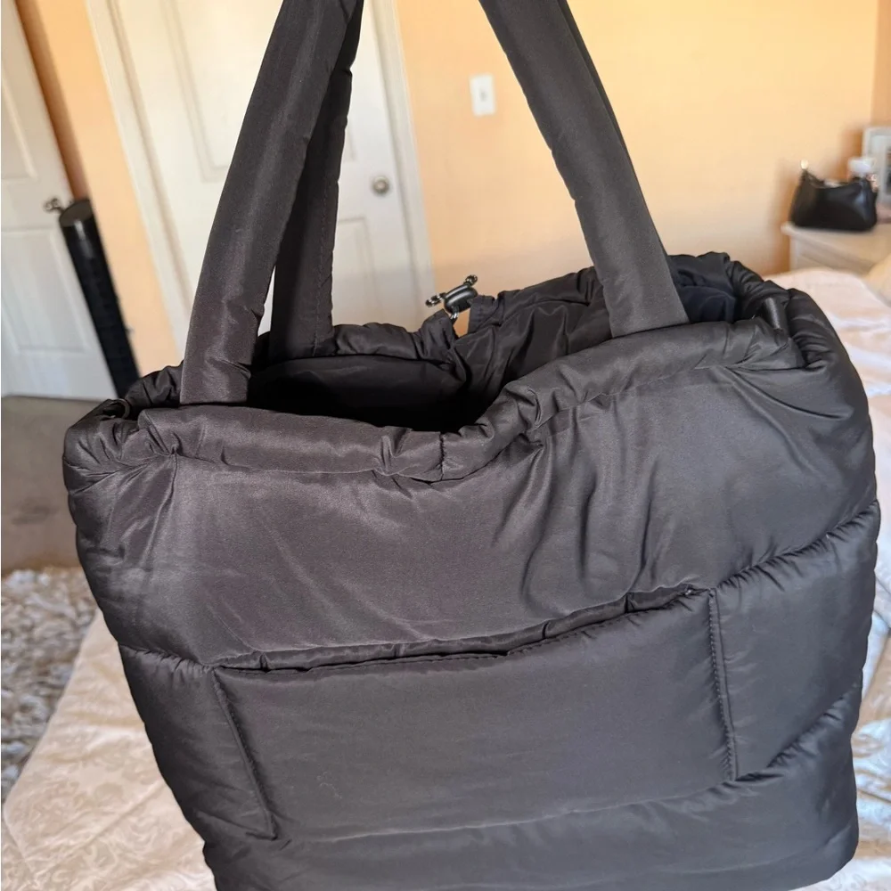 Elegant Black Puffer Tote Bag - Picture 3 of 4
